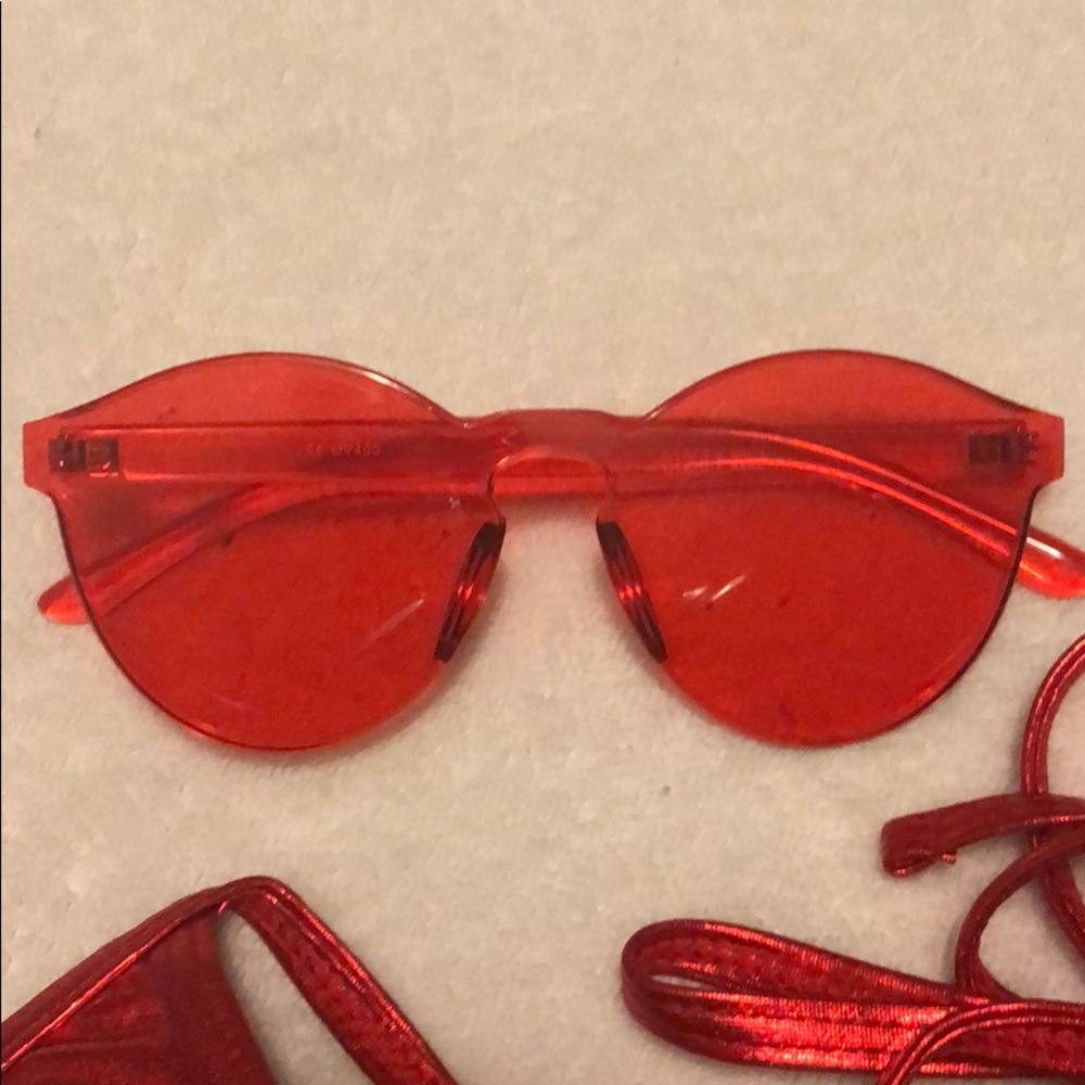 Sizzling Metallic String Bikini & Matching Shades! - image 4